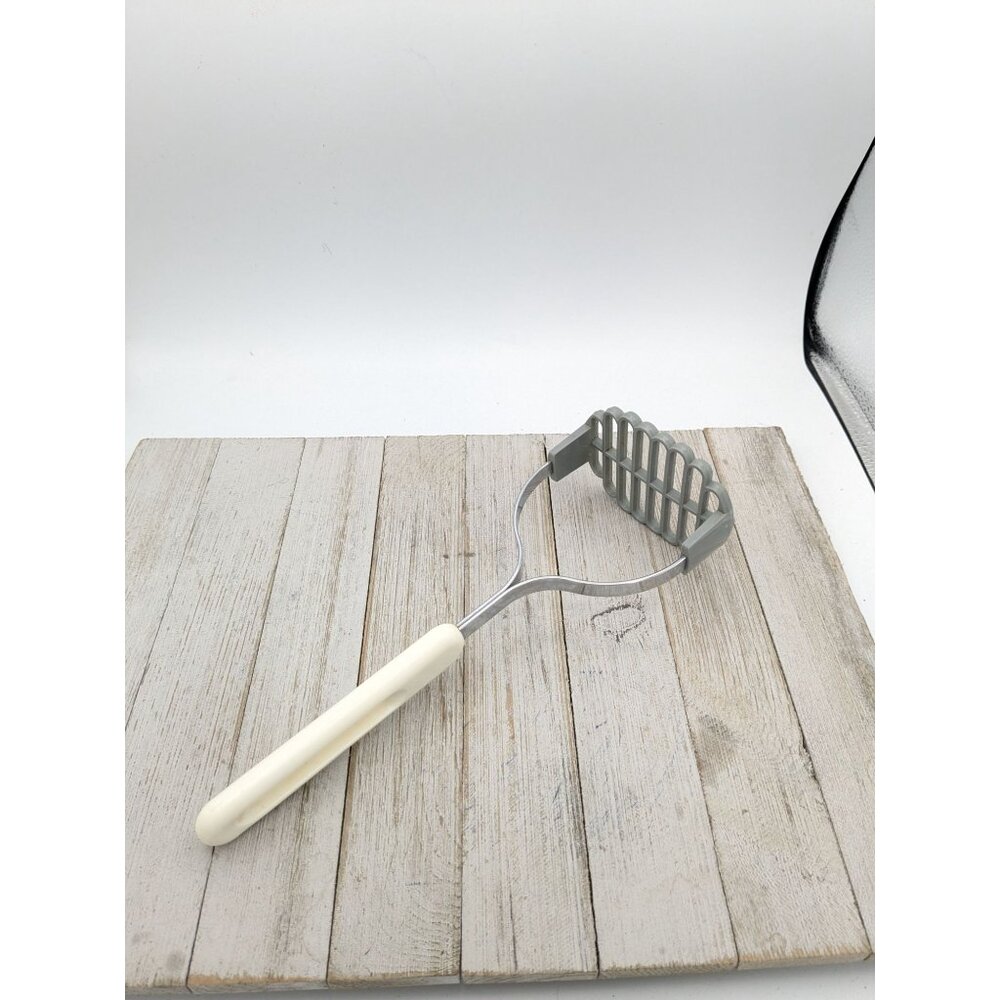 Bonny Masher Potato 10 3/4" Nylon Plastic Gray White